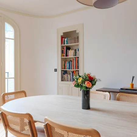 Elegance And Refinement Close To Sacre Coeur Appartamento